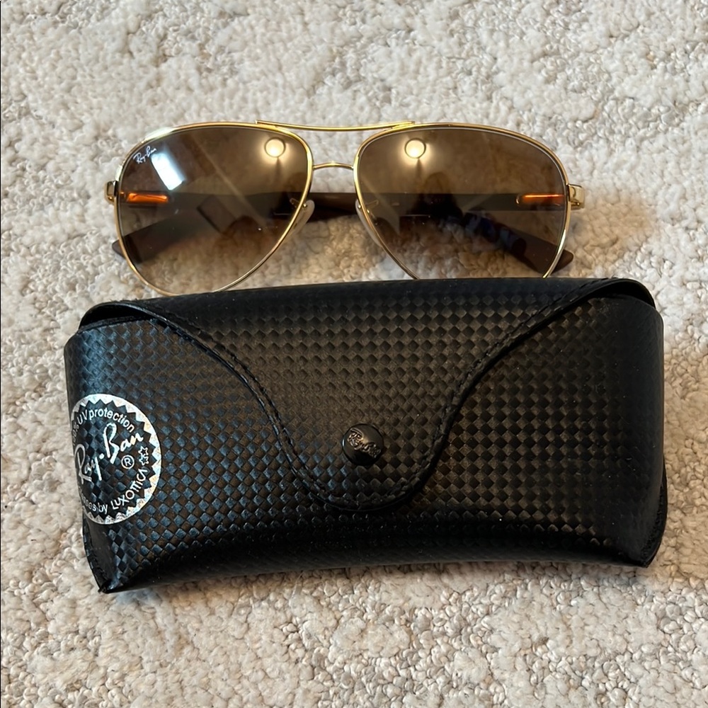 Ray-Ban Gold Aviator Sunglasses with Black Case